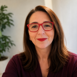 Linda-Headshot2.jpg